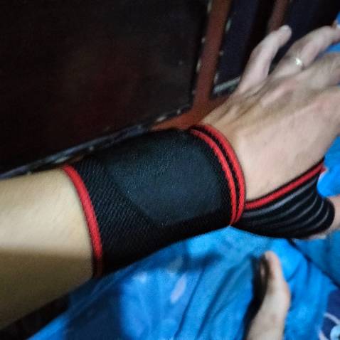 Đeo thử thấy siết ok. Chất lượng.