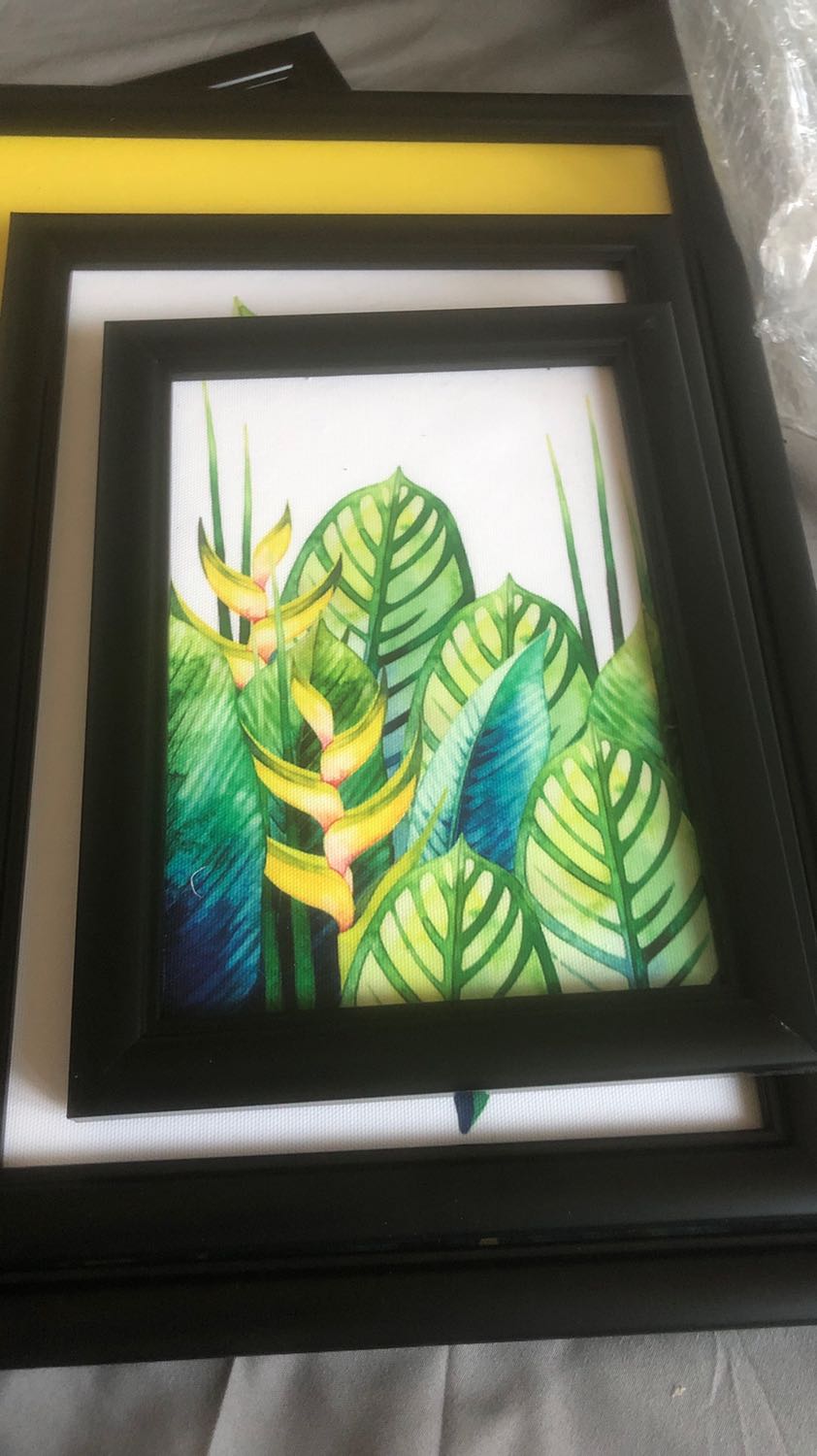 Sao sản phẩm này mình mua nó lại ko có phần kính đi kèm vậy? Mình thấy người khác mua có mà???