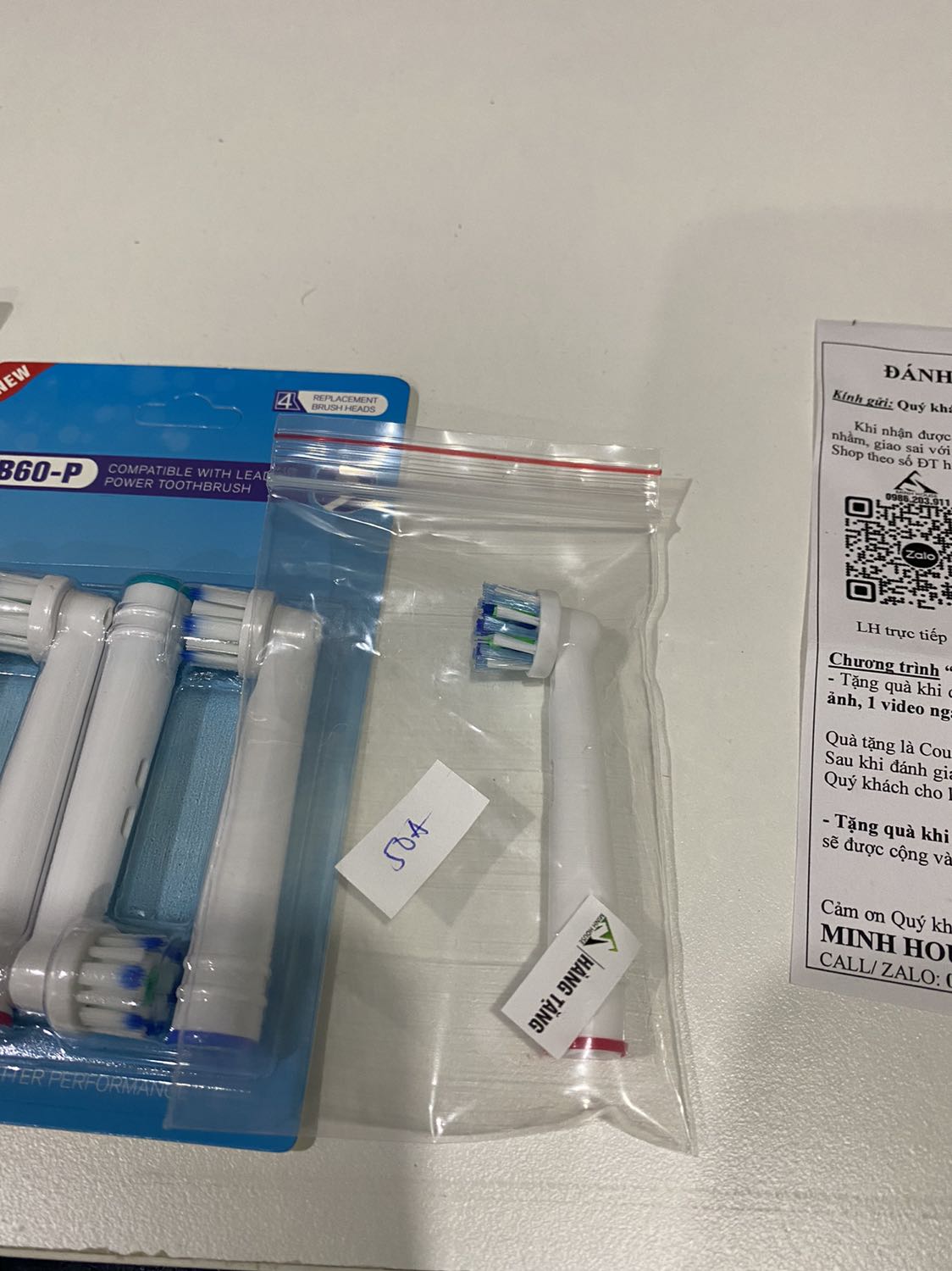 Shop giao hàng rất nhanh chóng. 
Shop đóng gói rất cẩn thận. 
Có nhiều quà tặng bất ngờ. Hấp dẫn. 
Sẽ ủng hộ shop dài dài