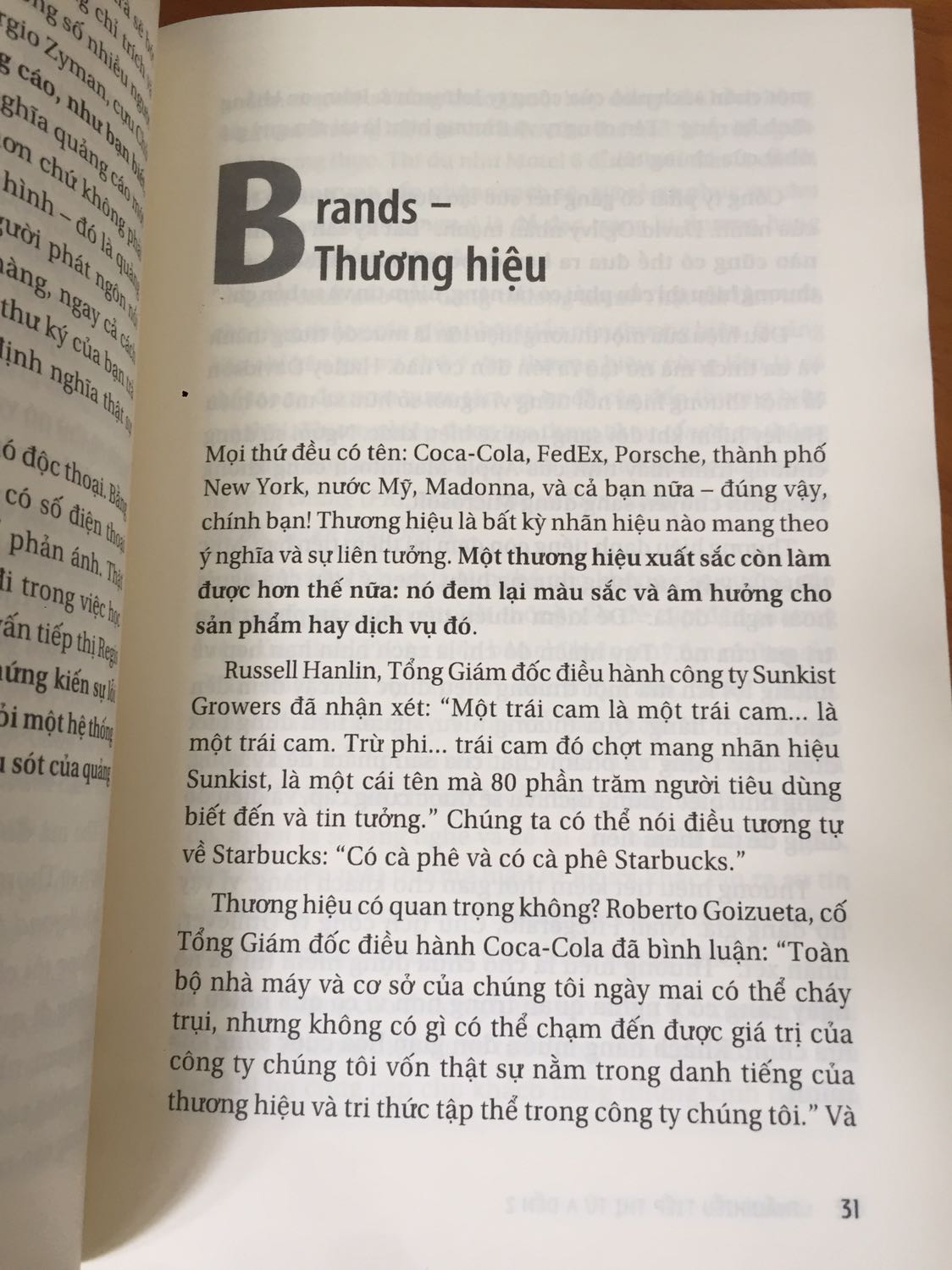 Giao nhanh trong mùa dịch (5 ngày đã giao). Sách có bọc nilong nên nhìn rất mới, không bị bụi.
Nội dung thì cực kỳ ổn, sách của Kotler còn được nxb Trẻ dịch nên cực kỳ yên tâm, dịch rất mượt và đọc cuốn, không bị nhàm chán và dài dòng.
Sách nêu ra khái niệm cơ bản, hợp với bạn nào đang học marketing căn bản không biết bắt đầu từ đâu