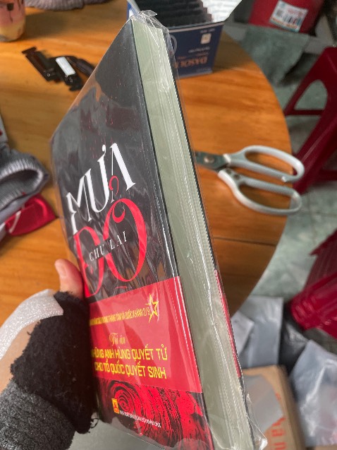 Giao hàng nhanh chóng.
Giá cả hợp lý.
Bao bọc cẩn thận.
Sách đã được chuyển thể qua phim nên nội dung hay, rất đang mua, đáng đọc.