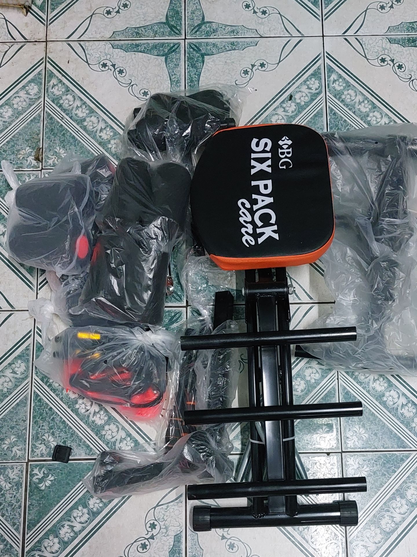 hàng giống mẫu, giao hàng nhanh, chắc chắn và có quà tặng đi kèm. điểm trừ duy nhất là phải tra mở bò vào các khớp mới trơn tru và dễ tập. cho shop 5 sao