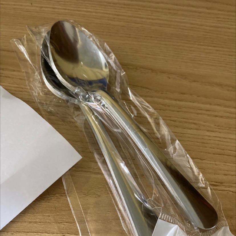 Đã dùng chảo này rồi. Chống dính tốt. Dễ chùi rửa. Mẫu mã đẹp, chắc chắn, nặng tay. Có tặng kèm 10 muỗng. Tks shop