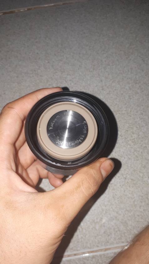 Chất liệu inox khá ổn, bình hơi ám mùi nhựa, cách nhiệt không tốt lắm, đổ nước nóng vào cầm muốn phỏng tay, chắc giữ nhiệt cũng bth thôi. Nói chung là gia công vs chất lượng cũng ổn trong mức giá 100k