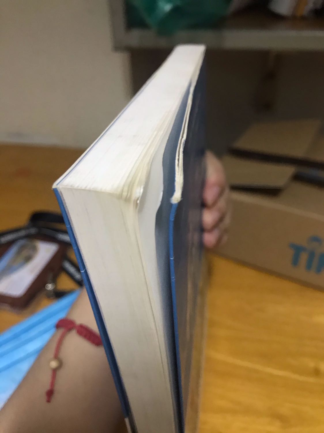 Nội dung cuốn sách hay, đọc rất lôi cuốn. Mình chỉ mởi đọc nửa đầu cuốn sách thôi, phần sau thì mình chưa rõ. Tác giả kể về hành trình và các bước ngoặt của mình trong đời.Nhưng lần này mình thất vọng về tiki m. Giao sách ko còn mới, như sách đã dùng lại của người khác. Nói thật chứ sách mình mua, đọc cong rồi chắc còn mới và đẹp hơn cuốn này.