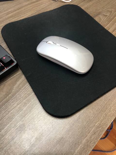 chuột cầm đầm tay ,tiếng kiêu bé ,hài lòng với sản phẩm