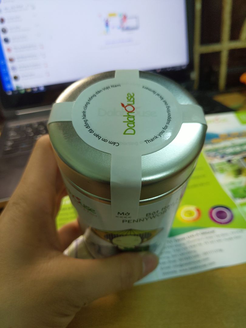 Nước uống quá đỉnh luôn, mát, thanh. 1 thìa cafe là pha được 4***ml, pha nhiều hơn sẽ hơi đắng, sẽ hơi có lấn cấn mọi người có thể lọc, còn mình thích uống cả 🤣, được đóng gói trọng hộp thiếc tiện lợi, dễ bảo quản. Nhân viên giao hàng Tiki thì tuyệt vời.