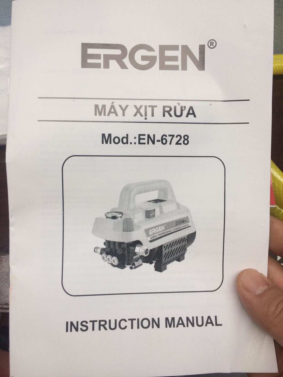 Máy rất gọn, chạy êm, dây phun dài, cầm chắc tay, áp lực rất lớn. 
Điểm trừ
- tìm mãi trong hộp ko có tem chống hàng giả để lấy mã nhắn tin. Shop vui lòng hướng dẫn. 
- ko thấy tài liệu hướng dẫn lắp đặt cụ thể. Có thể mày mò tự lắp để phun xịt bình thường. Nhưng đến chỗ bình đựng chất tẩy rửa thì chịu.