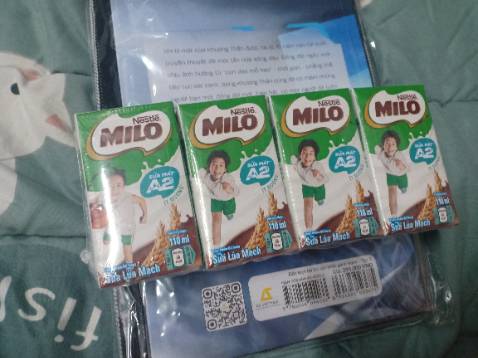 Hàng y mẫu, đầy đủ phụ kiện, shop đóng gói chu đáo, bọc chống sốc cẩn thận, giao hàng siêu nhanh, có tặng 1 lốc milo nữa, chính sách khuyến mãi dạo này của tiki xịn ghê ^^ vote 5 sao