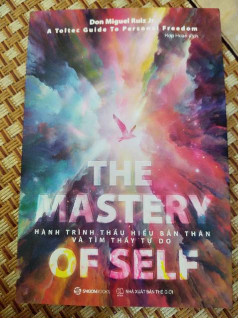 Sách đẹp cực kỳ , tuy nhỏ gọn mà chứa lượng kiến thúc vô cùng bổ ích . Mình phải đọc đi đọc lại nhiều lần mới càng thấm thía được nội dung tuyệt vời mà tác giả muốn truyền đạt . Bạn đừng đắn đo nữa , mua đi. Không hề phí đâu ạ