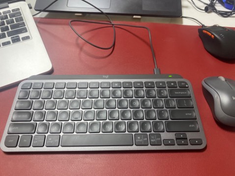 Bàn phím phụ hợp nhu cầu sd nhiều thiết bị cùng lúc