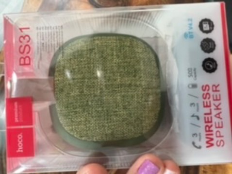 Sao ko thấy giá đỡ dt tặng kèm vậy. Loa nhỏ xinh, âm thanh mượt. Định rate 5sao mà thiếu quà tặng như qcao.