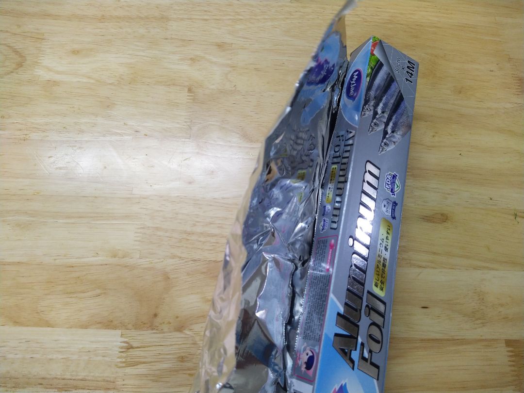 Sản phẩm như mô tả, giấy nhôm dày dặn, dùng rất tốt, tiện lợi. Shop chuẩn bị hàng, giao hàng nhanh, đóng gói cẩn thận.