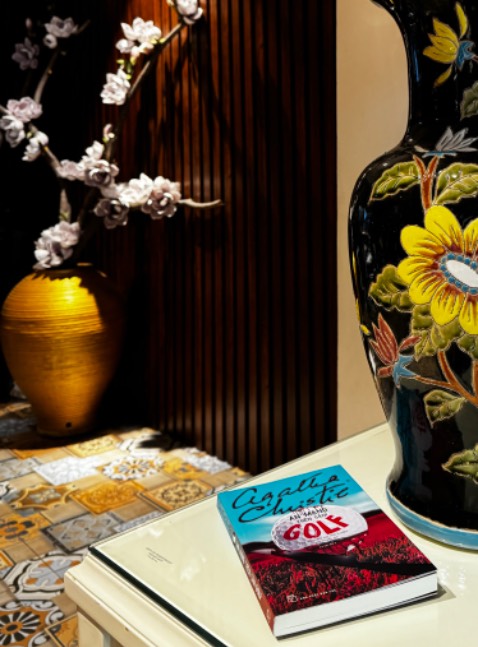 Sách đã có và đã đọc từ rất lâu rồi. Vì nxb Trẻ tái bản mẫu mới với thiết kế đồng bộ rất đẹp, thay giấy xốp tái chế bằng giấy ngà dầy đẹp láng mịn nên mua thêm để sưu tầm. Cuốn này không phải hạng top 10 của tác giả nữ hoàng truyện trinh thám nhưng cũng khá hay và hấp dẫn. Lâu rồi mới mua Tiki lại, vẫn rất hài lòng với dịch vụ giao siêu tốc. 

Sách mới tinh, còn màng co, đóng gói cẩn thận, đã có xốp chống sốc (trước đây Tiki không dùng vì bảo vệ môi trường, nhưng thực ra điều này lợi bất cập hại và làm người mua sách buồn vì sách bị hư hại trong quá trình vận chuyển). Rất hoan nghênh việc dùng xốp chống sốc để bao sách, cho 10 điểm vì điều này không có nhưng.

Shipper giao đúng hẹn, thái độ lịch sự, thân thiện.

5 sao cho tất cả.