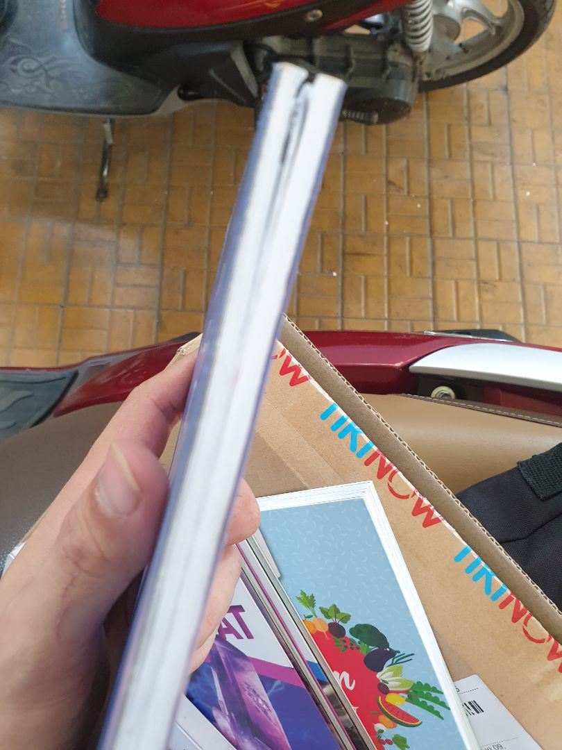 thật sự cảm thấy tiếc vì sách quá cũ và bị gấp khúc như vầy
....