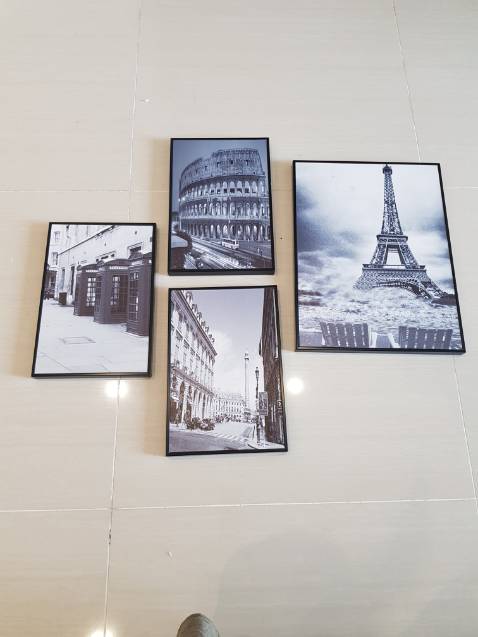 Bài đăng làm mình hiểu nhầm là 4 bức tranh phải có hình ảnh giống quảng cáo, đáng lẽ là hoa sao lại mua phải hình ảnh của paris, hơi buồn