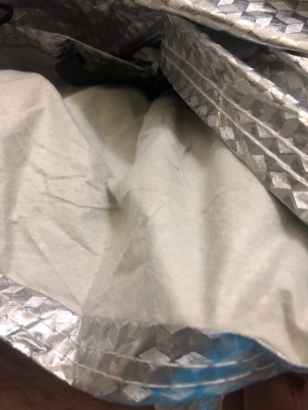 Mình mua bạt cho xe Xpander. Lúc đầu khi nhận hàng cảm thấy hơi nghi ngờ vì lớp vải bên trong khá mỏng. Tuy nhiên *** nước không bị thấm. nóng nắng củng ok nữa. Shop rất nhiệt tình khẳng định hàng tốt trong tầm giá nên cho shop 5 sao. 
Nếu bền sẽ ủng hộ shop tiếp.