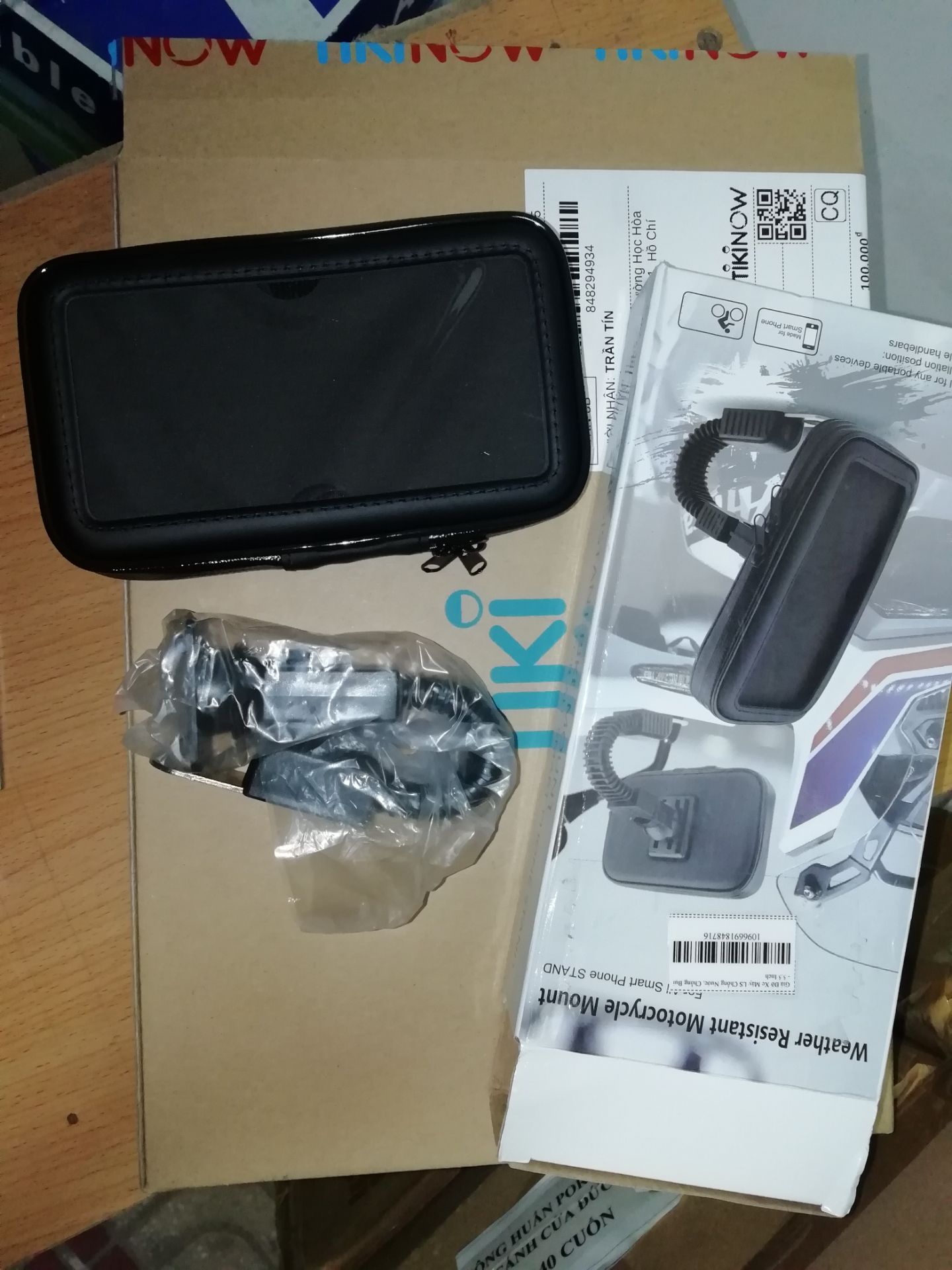 Tiki giao hàng nhanh 2h, sản phẩm mới tốt, đẹp, khớp nối giữa bao và khung không chặt nên phải dán keo để tránh bung.