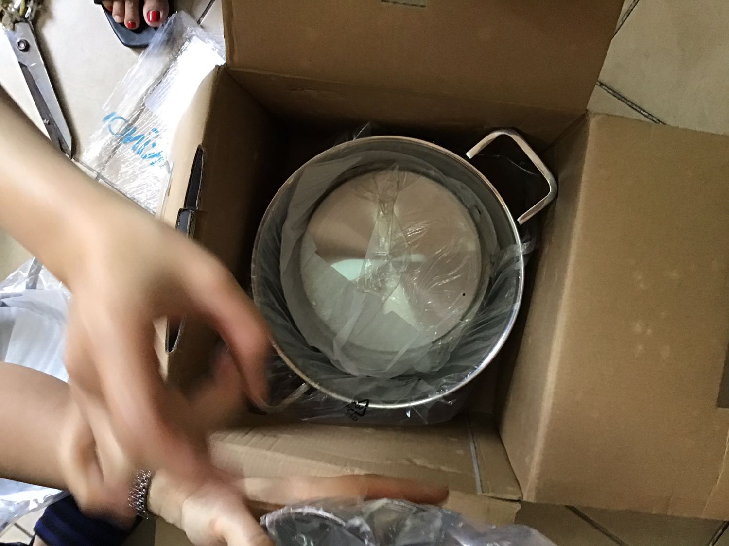 Đóng gói cẩn thận, hàng chất lượng, mình mua cả 3 bộ giống nhau, cho nhà mình 1 bộ, nội 1 bộ, ngoại 1 bộ. Cực kỳ hài lòng, giao hàng nhanh. Đặc biệt xửng hấp nhỏ nhỏ xinh xinh,...