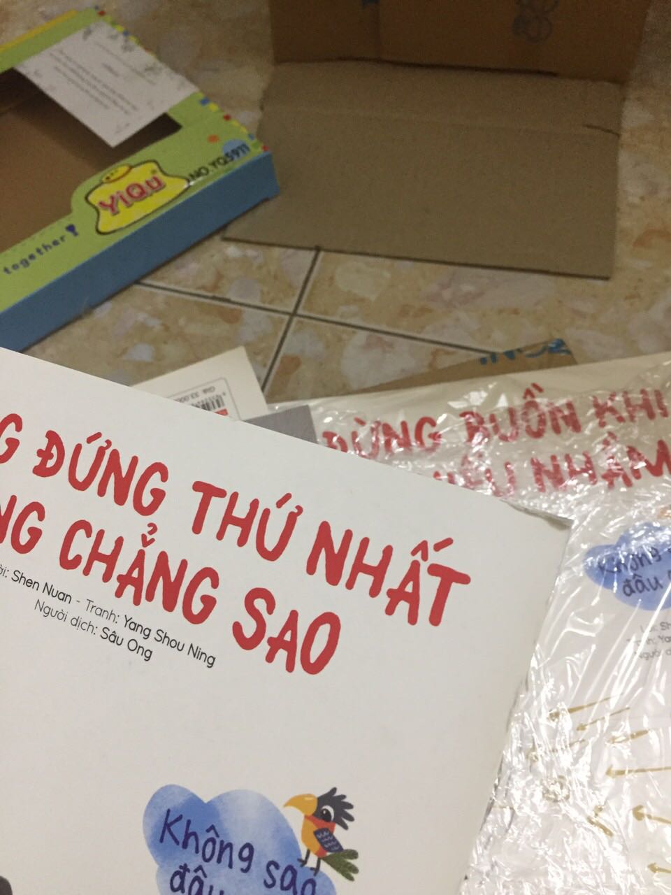 Tiki làm ơn xem lại chất lượng của bộ sách giao cho mình, sách nhìn ko được mới, trông như đã qua sử dụng , mép bìa bị bong tróc, ko bọc bookcare dù mình luôn sẻ dụng bookcare cho đơn sách