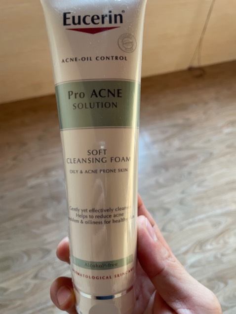 Sạch sẽ, hết mụn, nhẹ nhàng Sạch sẽ, hết mụn, nhẹ nhàng