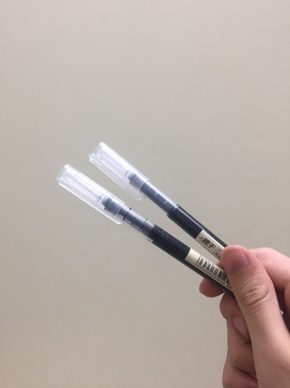 Sản phẩm giống hình 
Mực ra đều lắm ạ
Viết êm tay
Giá rẻ
Giao nhanh 
Vì mua ở deli nên dùng rất yên tâm ạ