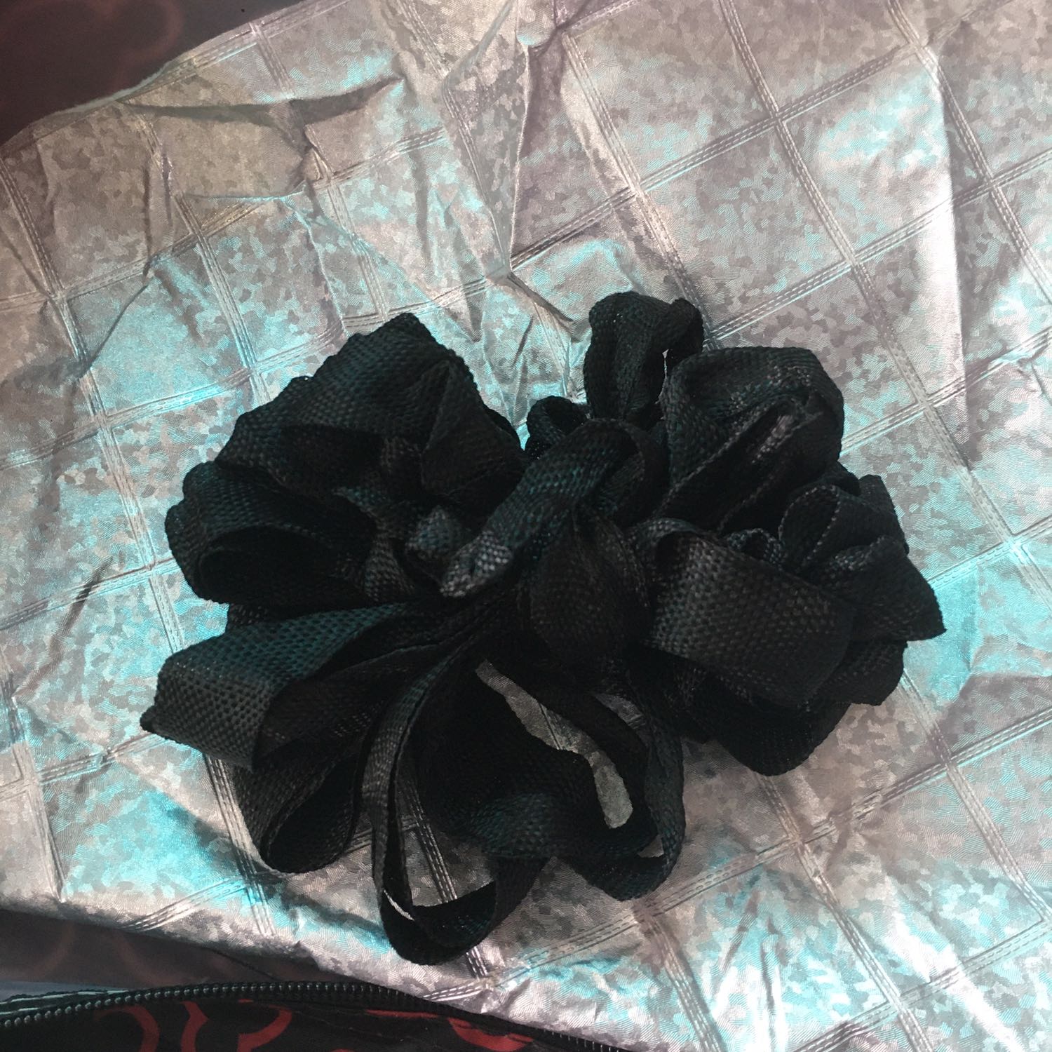 Mới nhận bạt từ tiki, mùa dịch mà giao hàng nhanh. Tiền nào của đó, 530k thấy cũng đc. Nếu các bác muốn tốt nên ra tiệm chọn loại trên 1 củ. Lỗi nhỏ là đường chỉ may vải ở gương không tốt lắm.