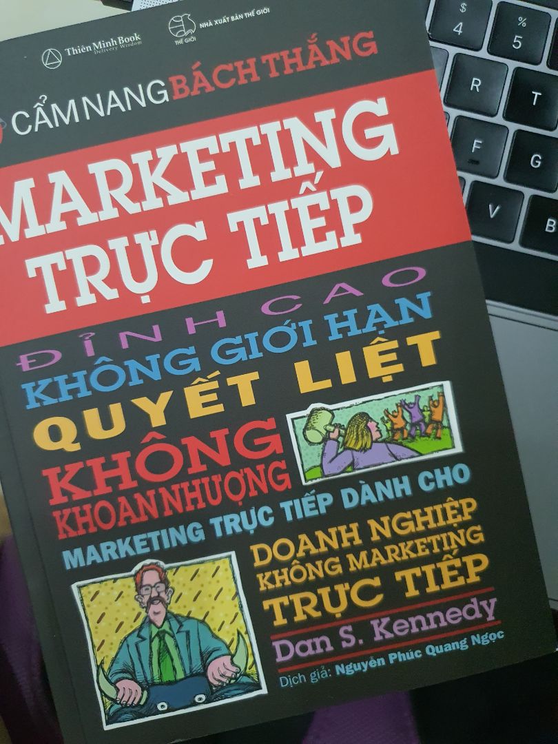 Mình mới đọc được vài chương đầu của sách. Thấy nội dung cũng như những quyển maketing khác mà mình từng đọc. Vd như cách tạo khuyến mãi thu hút (tạo ra sự khan hiếm,...)