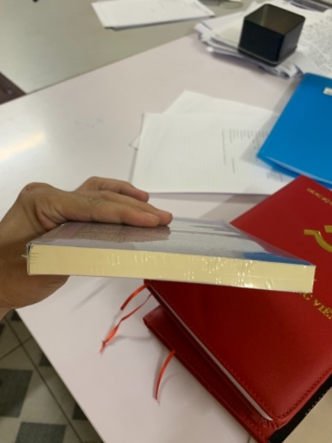 Sách mới, nguyên vẹn gói kỹ
Nội dung mình chưa đọc