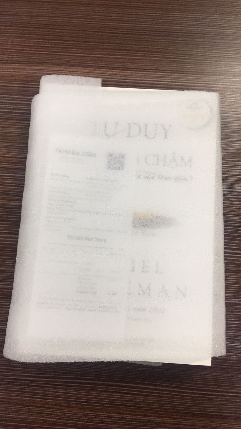 Không review về nội dung, vì có lẽ ai muốn mua quyển này đều đã tìm hiểu qua.
Về phần chất lượng sản phẩm: rất hài lòng với cách bọc bảo quản và sản phẩm của Fahasa. Mọi lần mua sách đều được bọc rất chu đáo.
Mình mua quyển này đúng dịp sale nên giá rất tốt. Cảm ơn Tiki và Fahasa nhiều.