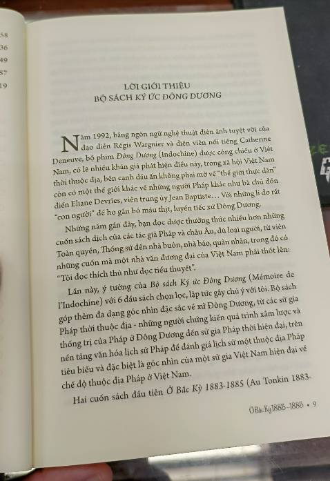 Một cuốn sách thú vị, hành văn kiểu du ký, cung cấp thêm nhiều thông tin về giai đoạn lịch sử còn thiếu nhiều tài liệu của các tác giả trong nước,phản ánh sự thật khách quan, bổ ích cho những người yêu thích bộ môn lịch sử