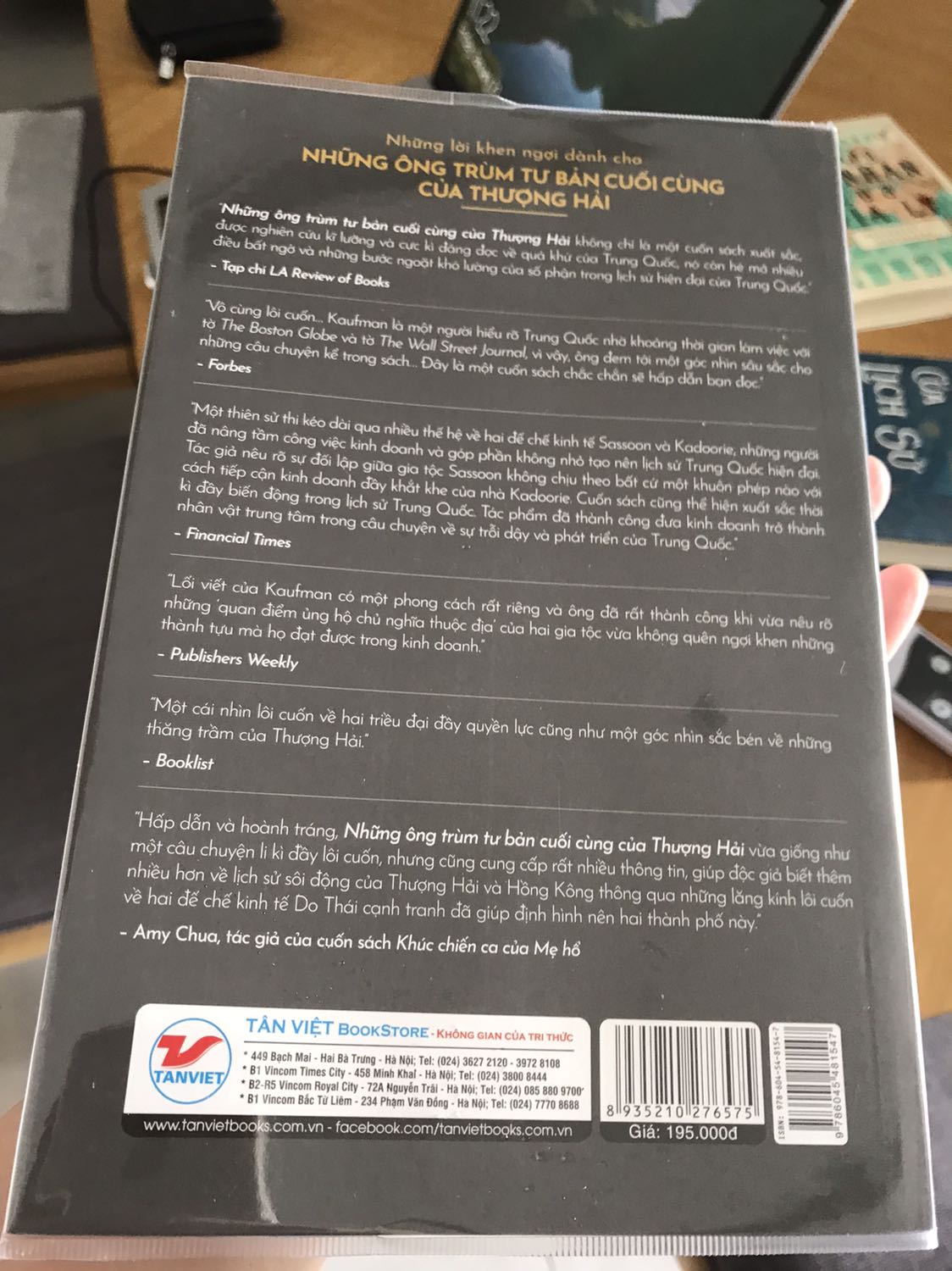 Tiki giao sách đóng gói và bọc BookCare tốt. Sách giao đúng hẹn.