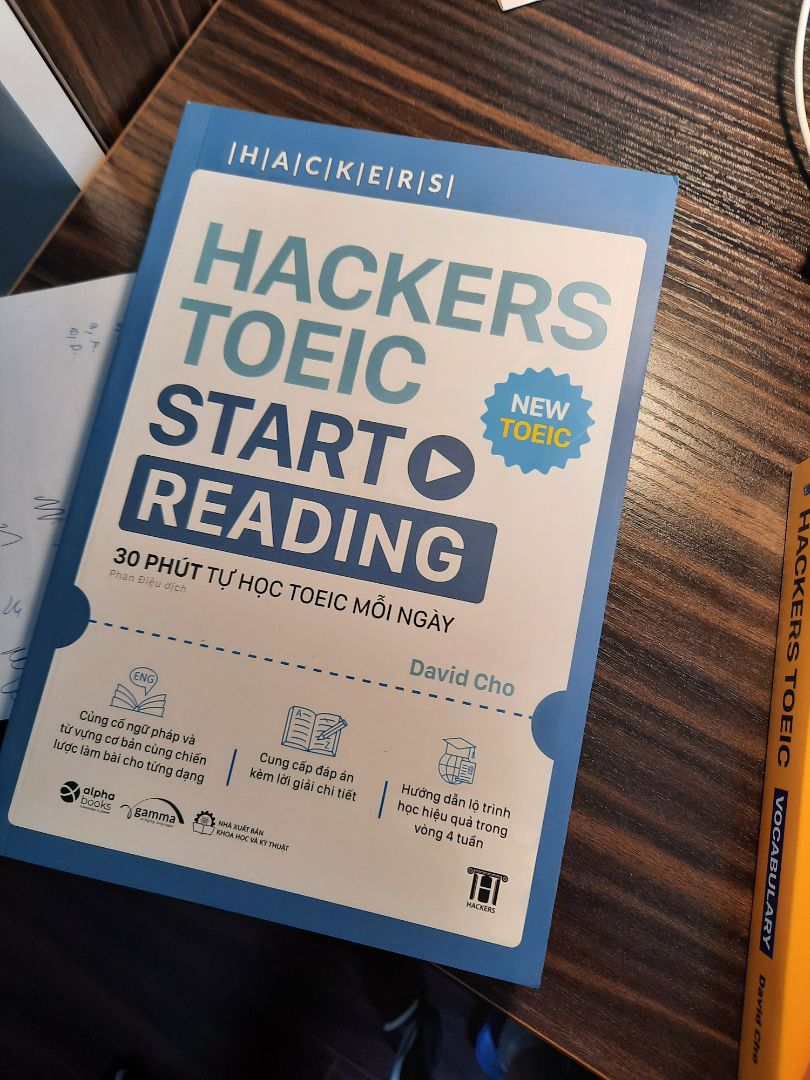 Sách rất dày, chất lượng in rất tốt, đóng gói rất chắc chắn,khi nhận ko bị rách hay có vấn đề gì. Mua combo được tặng kèm thêm bookmark nữa.