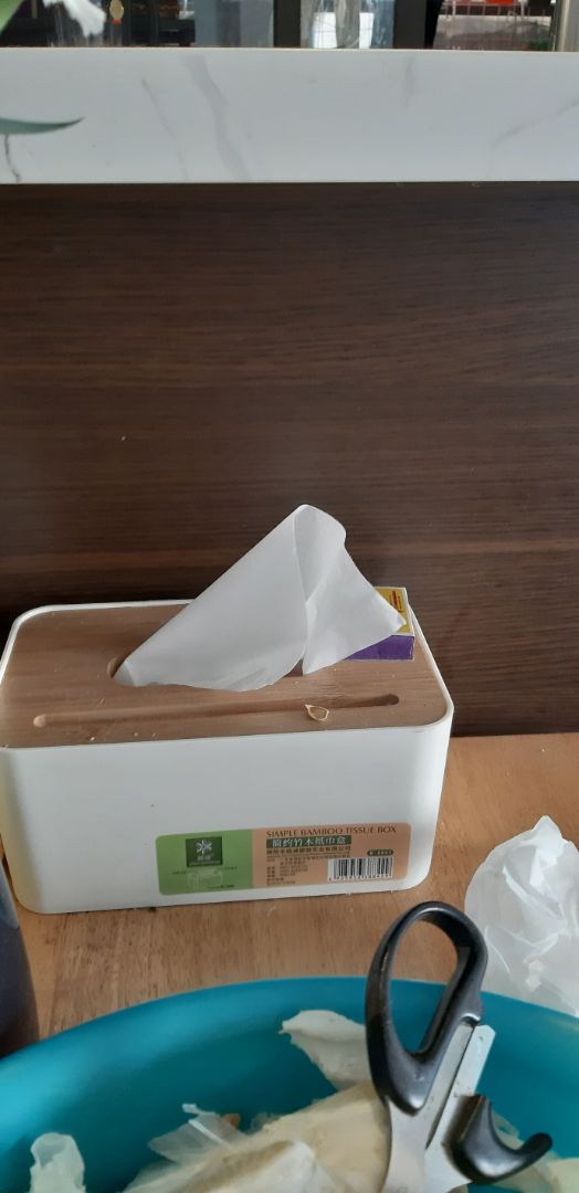 hộp đẹp, khá chắc chắn. màu trắng hơi bẩn?. đóng gói tốt.