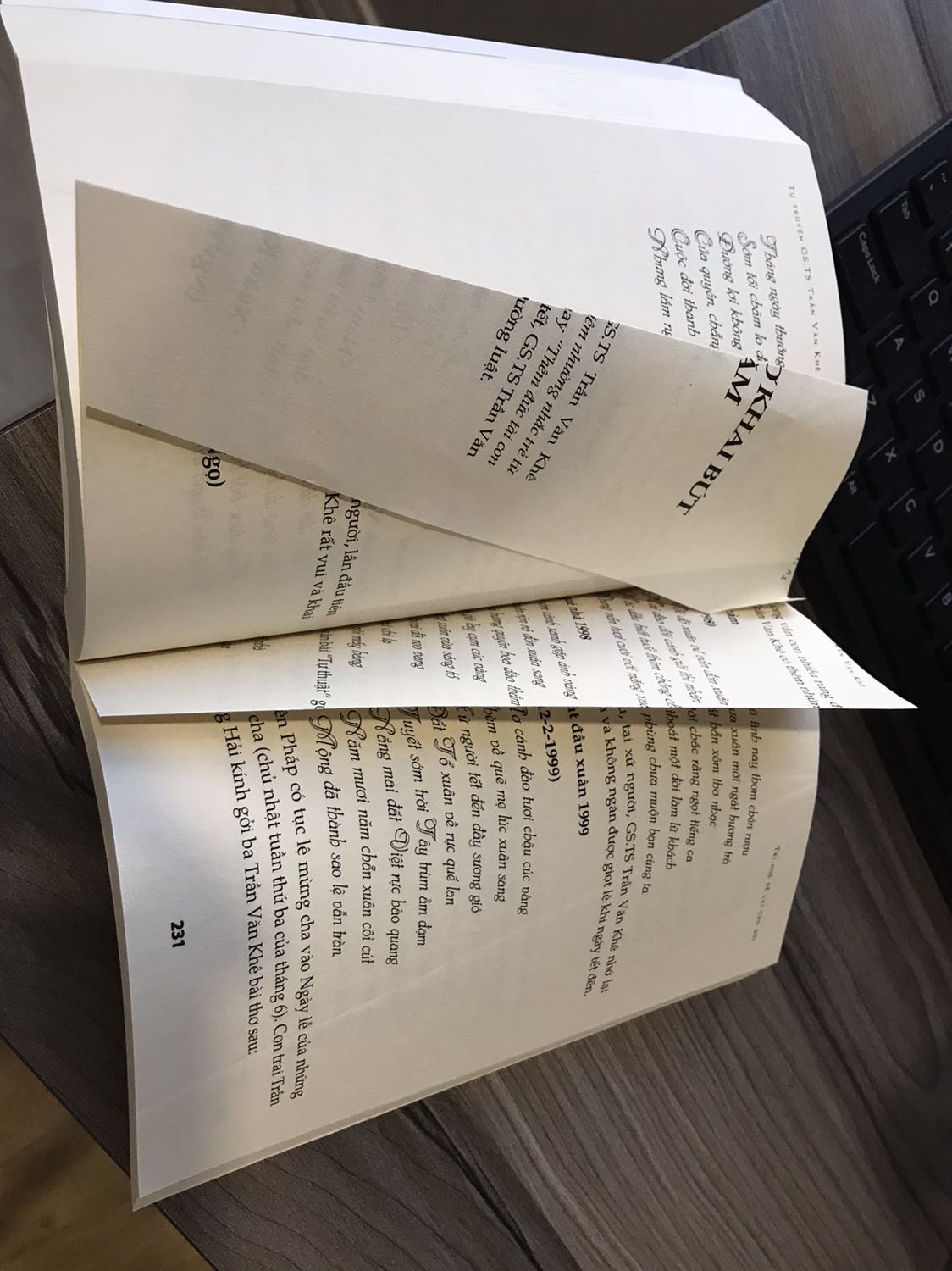 sách bị lỗi xếp giấy, chất lượng giấy không tốt.