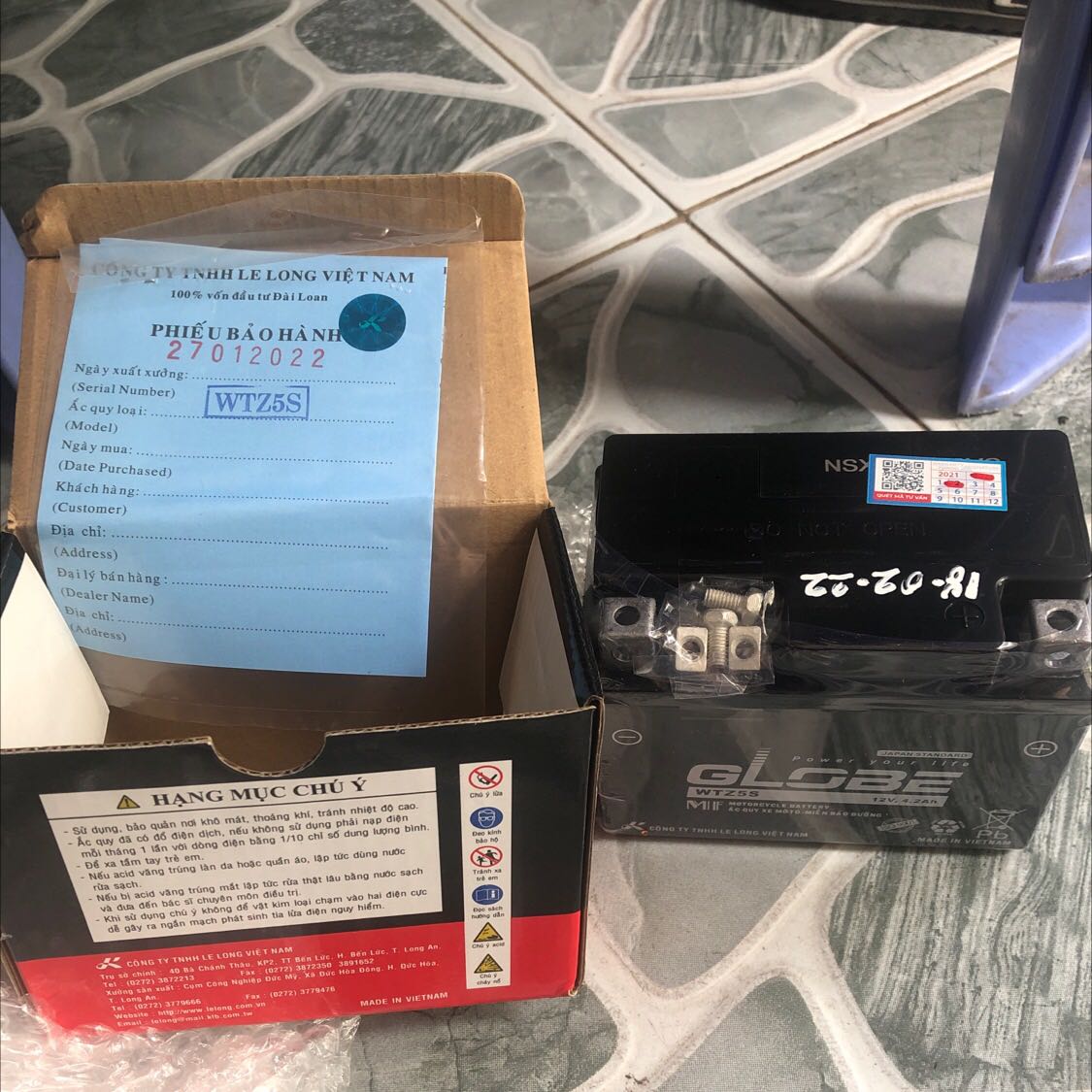 Sản phẩm giống hình. Giao hành nhanh. Có phiếu bảo hành. Có dán mã tư vấn. Cám ơn shop Ăc quy Phước Châu. Mới nhận chưa sử dụng lên chưa biết chất lượng sao. Hi vọng sp tốt - chất lượng  đánh giá 5 sao