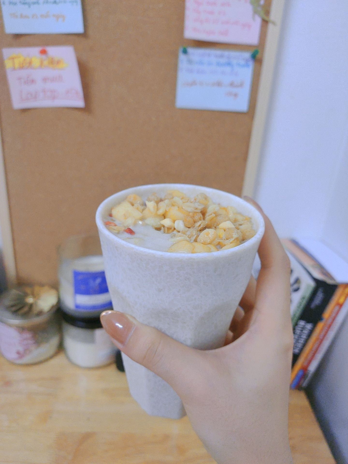 hộp đẹp và giống ảnh. đáy sâu đựng được nhiều đồ ăn lắm