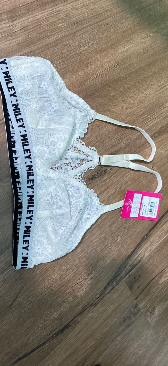 Áo đẹp. Phần ngực chỉ là lớp ren không có mút đệm. Này mặc ở nhà chứ ra đường bị lộ ốc vít hết ạ :))). Giống mô tả giống hình cho shop 5 sao