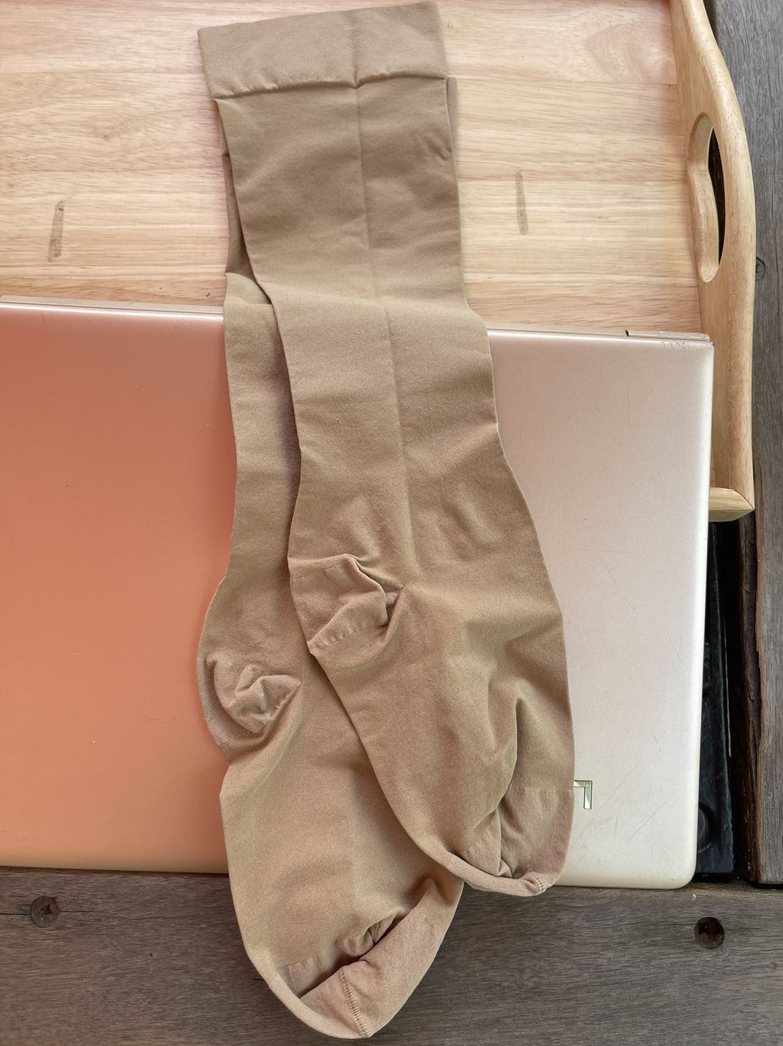 Tôi chọn mua vớ hở ngón mà shop lại giao vớ kín ngón??