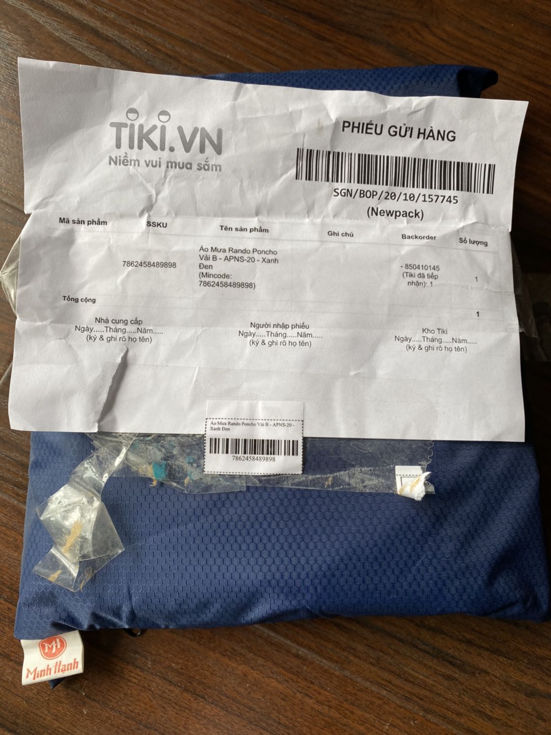 Mình đặt áo mưa rando thì giao áo mưa minh hạnh Giao hàng không đúng loại mình đặt lâu nay tiki làm việc rất cầu thả làm mất thời gian của khách hàng. Mình bỏ tiền ra rồi rất lâu mới nhận lại được chưa kể mình cần áo đi mưa thì chờ tiền hoàn lại đi mua chắc hết mùa mưa ... thất vọng
