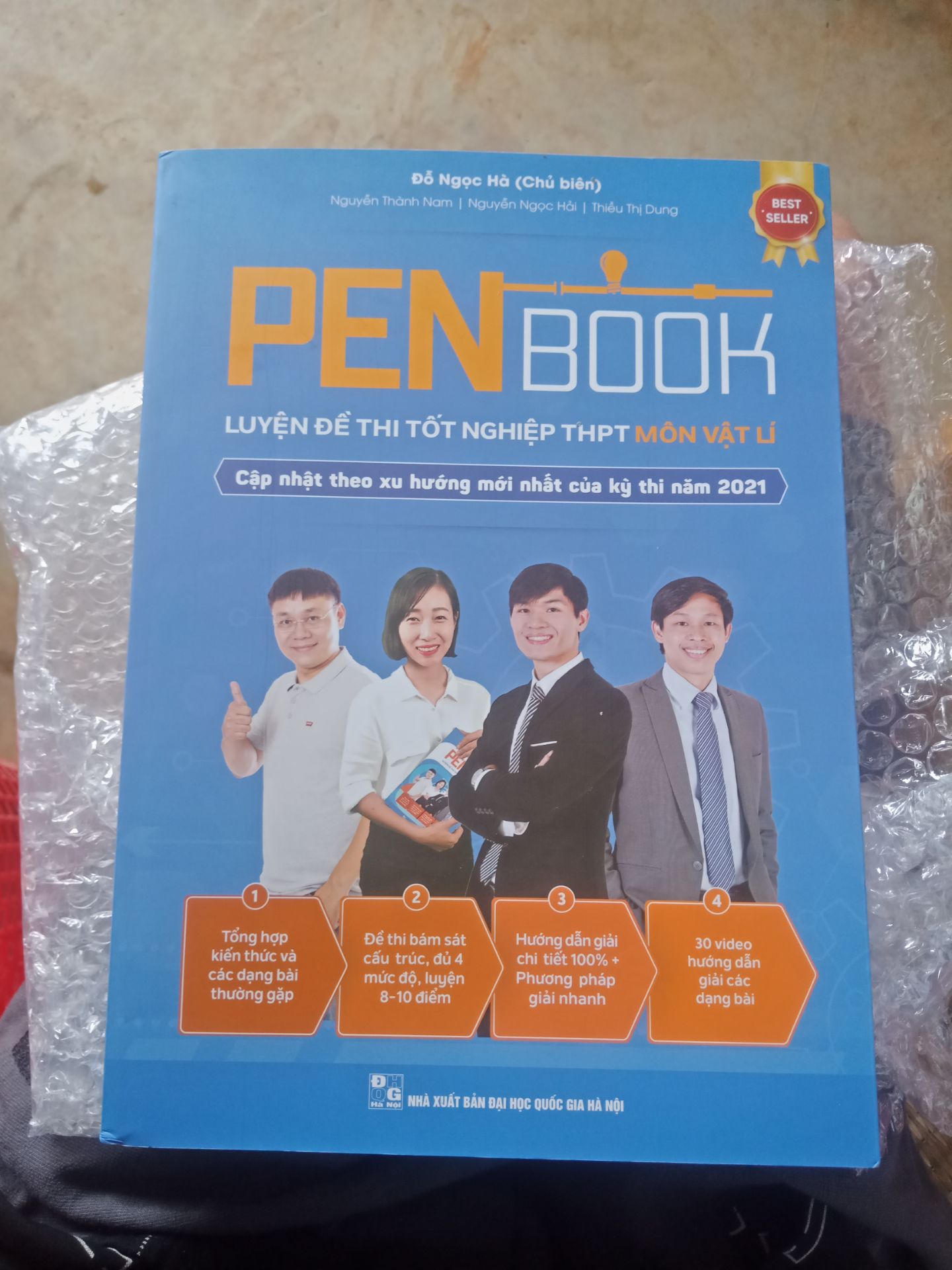 góc sách hơi nhăn tý thôi còn lại quá ok, sách đẹp *** luôn ý, mình sẽ cố gắng học tập sau khi mua nó