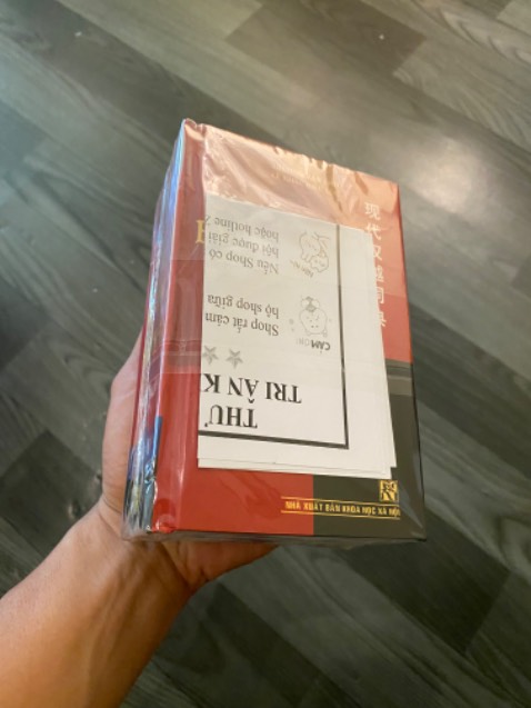 Ship rất nhanh, sách đến tay ko móp méo chút nào, rất hài lòng.