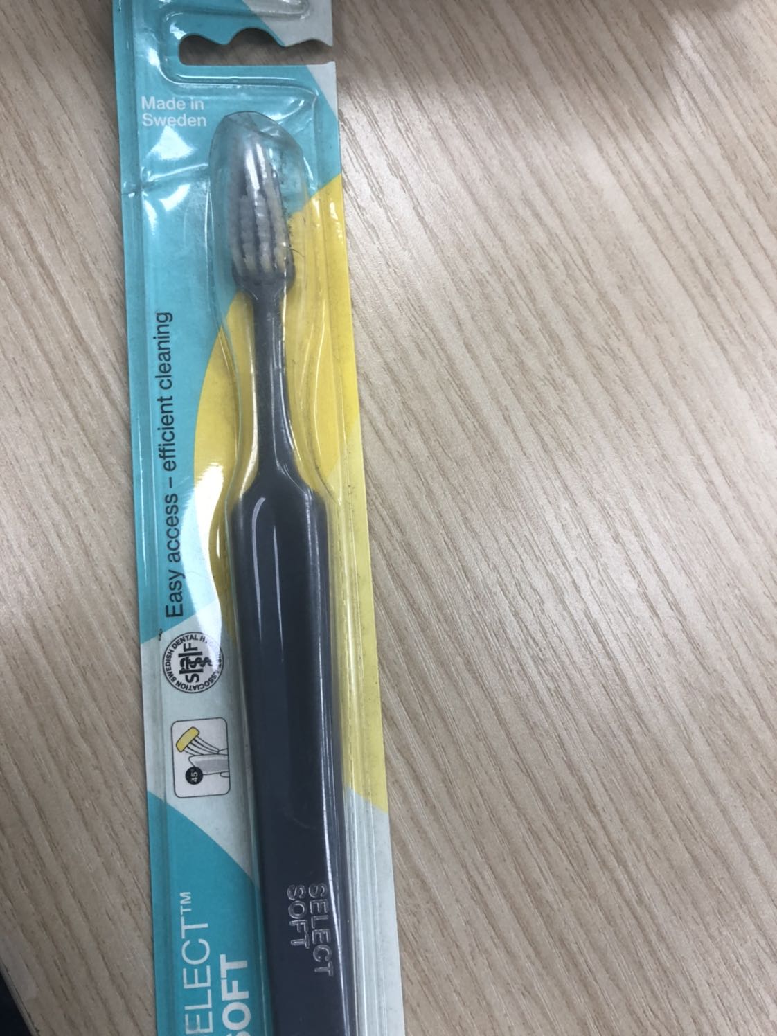 Rất tệ, như hàng tồn kho từ rất lâu. Bụi bẩn...