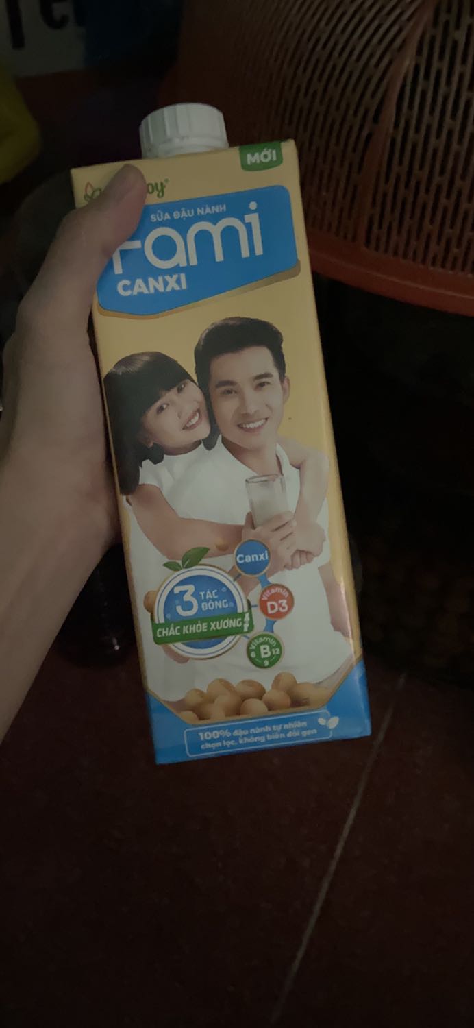 Nhà em uống đến thùng thứ n rồi nha mn. Sp tốt, date dài , giao hàng nhanh, chuẩn. Hai bà cháu thích uống nên lưc nào cũng trữ sẵn hai thùng ở nhà uống dần trong mùa dịch bệnh corona phức tạp ntn