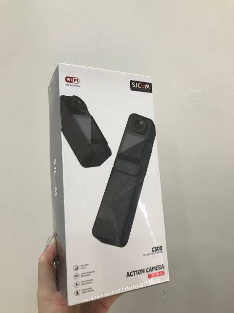 Camera xịn có 2 màn hình cảm ứng quá tiện, chống rung khá ổn, quay dưới nước với ốp hình vẫn nét nha.