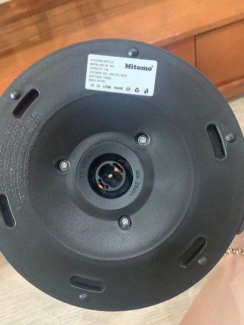 Mình đã đặt mua cũng 3sp của mitomo rồi. Chất lượng tuyệt vời nhé. Mình mới đặt thêm ấm siêu tốc. Màu vàng đồng nhìn cũng sang chảnh, ấm cầm rất nặng tay, chắc chăn, sp bảo hành 24 tháng. Ủng hộp shop vì tư vấn nhiệt tình, rất thích cho shop 10*