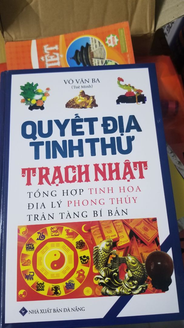 sản phẩm đẹp như hình, giao hàng tương đối nhanh, nội dung hữu ích, phải cần nghiên cứu thêm để hiểu rõ hơn nội dung, ứng dụng thực tế xem ngày giờ ok