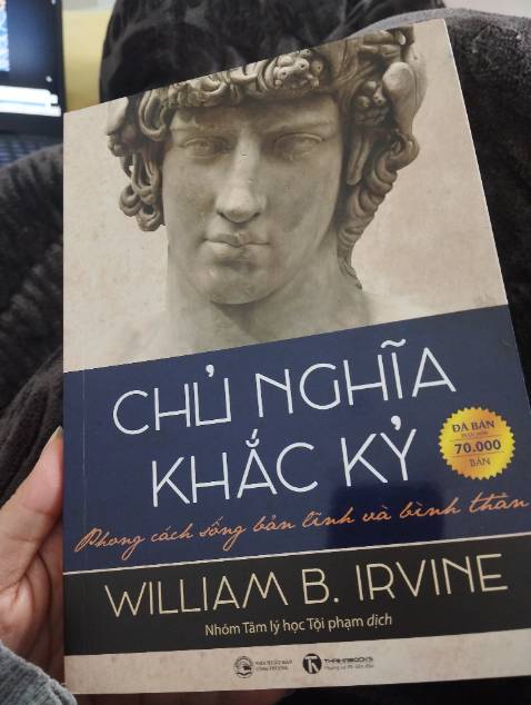 Thấy mọi người review cuốn này hay nên cũng mon men tìm đọc hehe