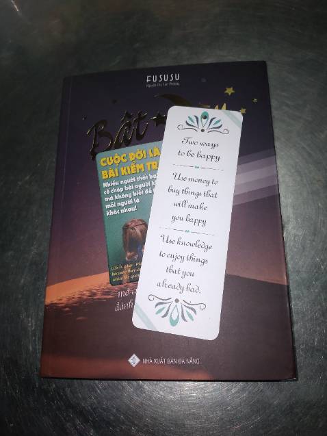 Giao hàng nhanh, sách không bị hư hại, nói tóm lại là tuyết vời(=^v^=). Đây cũng là sách đầu tiên mà mik từng đọc, tuy chỉ đc đọc một chút nhưng nó giúp bản thân mình thích đọc sách hơn rất nhiều♡.