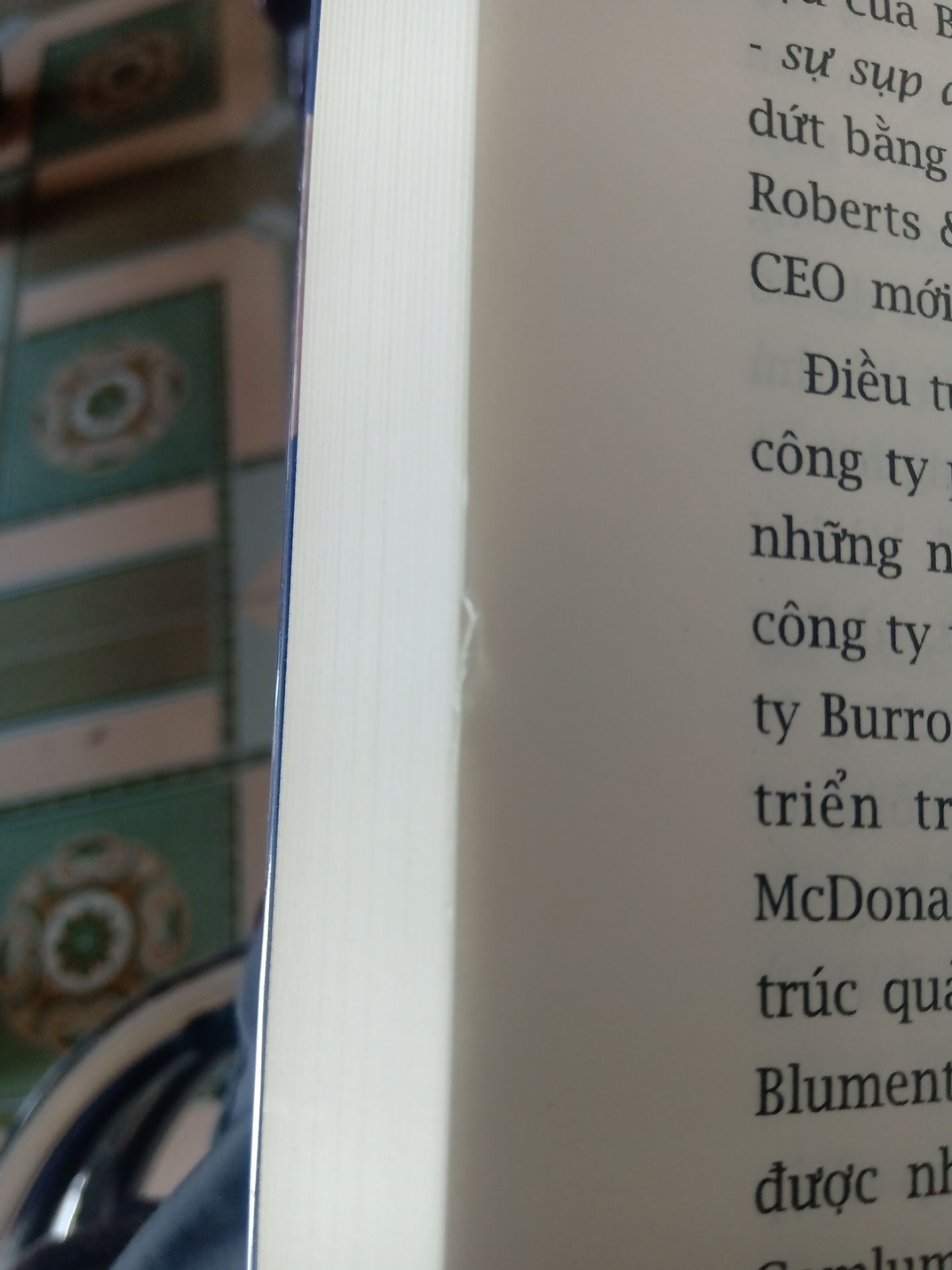 Sách đẹp, nội dung không có gì phải bàn cãi. Tuy nhiên có lẽ trong quá trình bọc bookcare trong giai đoạn tách lớp nilong ban đầu của sách đã làm hư hại 1 vài trang giấy. Không quá ảnh hưởng đến trải nghiệm nhưng cũng vì thế mà chỉ đánh giá 3 sao.